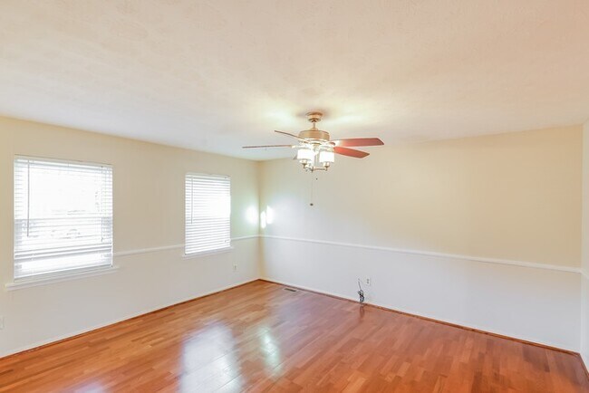 Building Photo - 5323 Dixieland Road