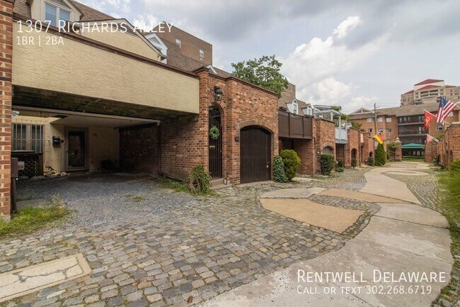 Building Photo - SPACIOUS 1 BEDROOM IN TROLLEY SQUARE!