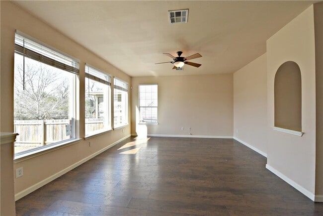 Foto del edificio - 16316 Castletroy Dr