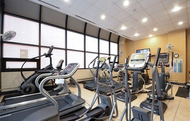 Foto del edificio - 3930 N Pine Grove Ave