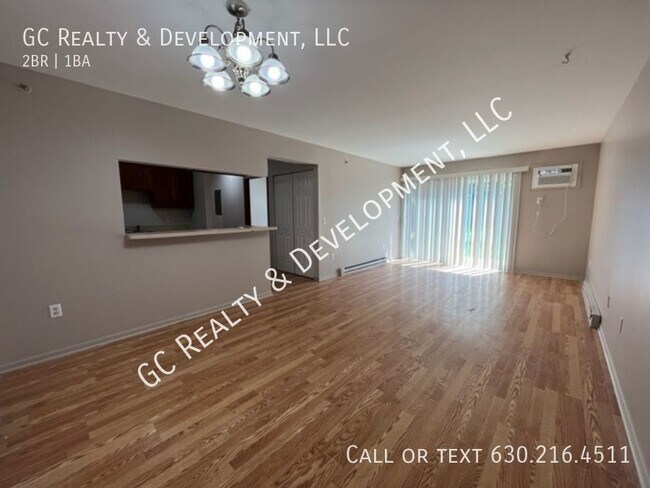 Foto del edificio - ***MARENGO 2 BDRM - 1 BTH / COIN LAUNDRY I...