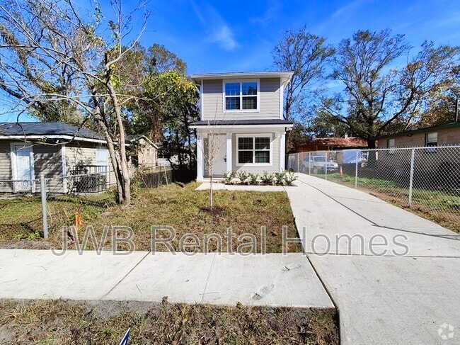 Building Photo - 869 Line St