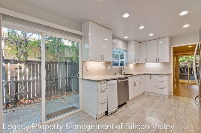 Building Photo - 3 br, 3 bath House - 2460 Sharon Oaks Drive,
