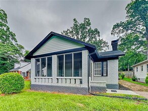 Building Photo - 2147 Cascade Rd