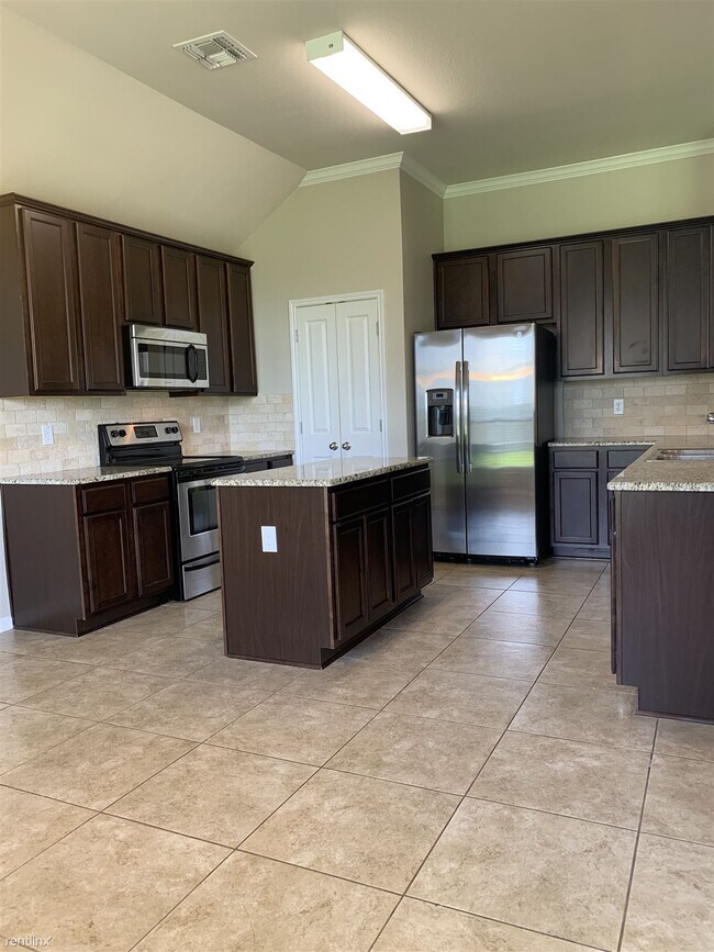 Building Photo - 4 br, 2 bath House - 5611 Markham Drive