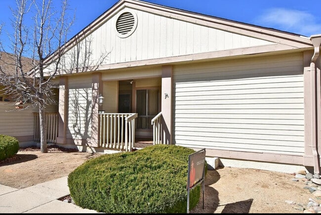 Building Photo - 3095 Shoshone Plz