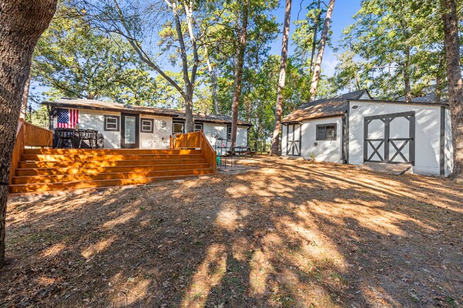 Foto del edificio - 319 Hideaway Lane Central