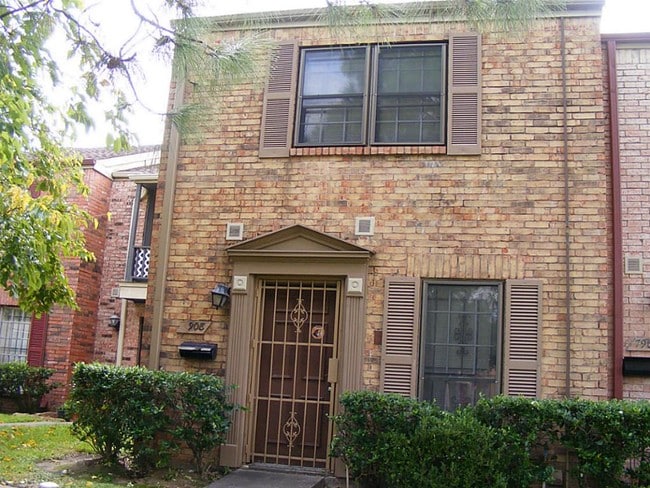 Building Photo - 7908 Grove Ridge Dr