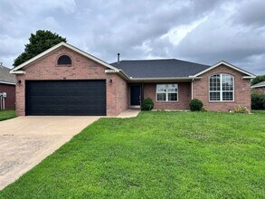 Building Photo - 3904 SW Hansom Loop