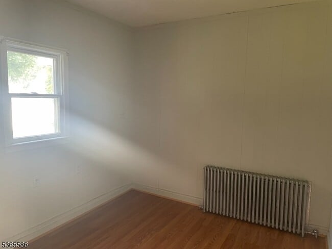 Building Photo - 395 Ringwood Ave