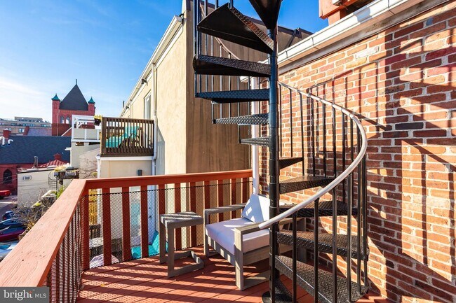 Foto del edificio - 1326 Corcoran St NW