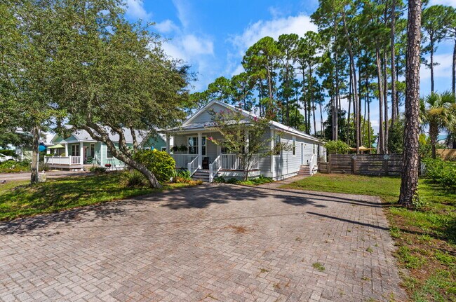 Foto del edificio - "Located on 30A - Charming 4 bedroom beach...