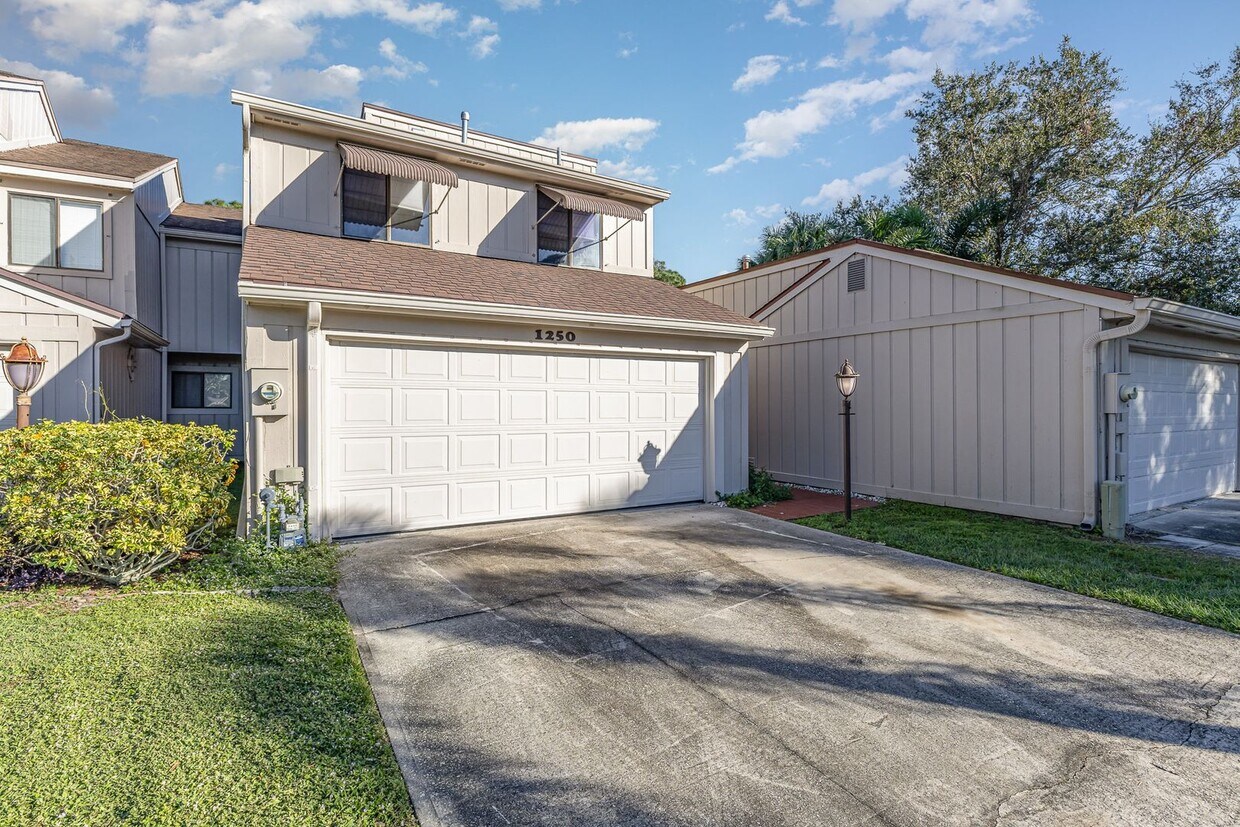 Foto principal - 1250 Admiralty Blvd