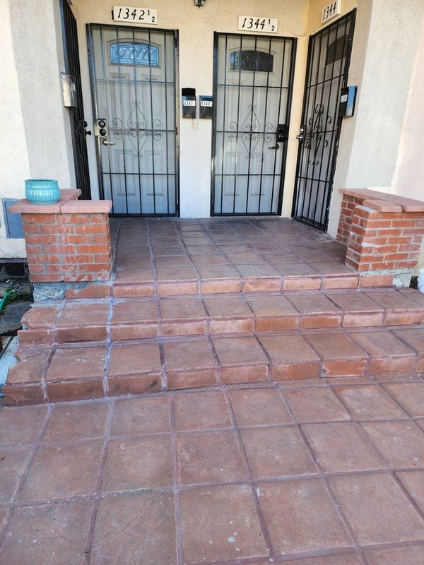 Building Photo - 1344 Bronson Ave
