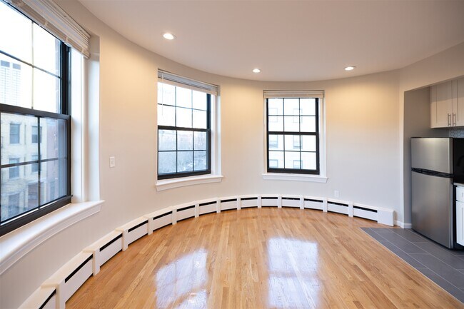 Building Photo - 158 St Botolph St