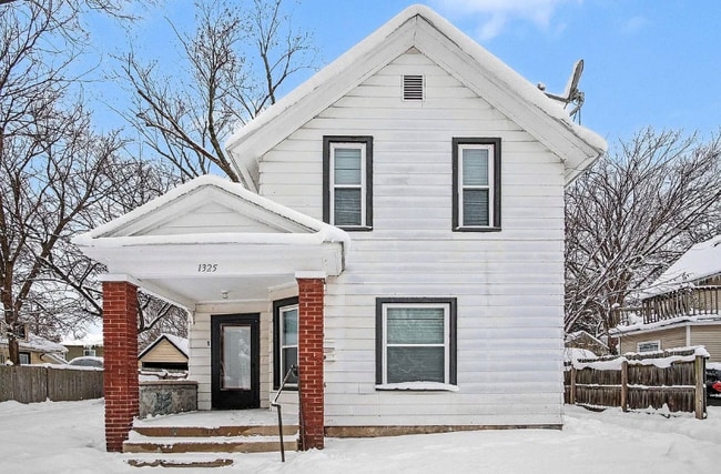 Building Photo - 1325 Buffalo Ave NE