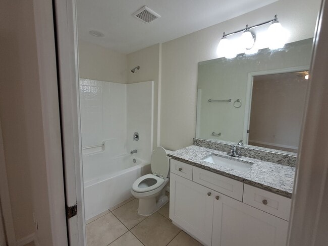 Building Photo - FREE RENT IF LEASED IN MARCH!!!  AVAILABLE NOW!!!  2 BEDROOM 2 BATH + DEN DUPLEX