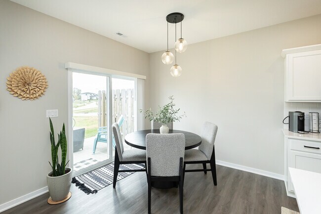 Foto del edificio - 7000 Lake Ridge Ave
