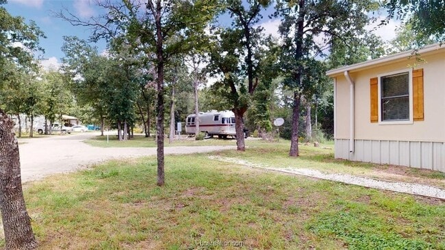 Building Photo - 5585 Straub Rd