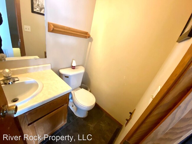 Building Photo - 3 br, 1.5 bath House - 309 6th St NW
