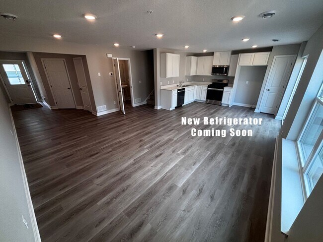 Building Photo - Gorgeous Brand NEW Woodbury Townhome