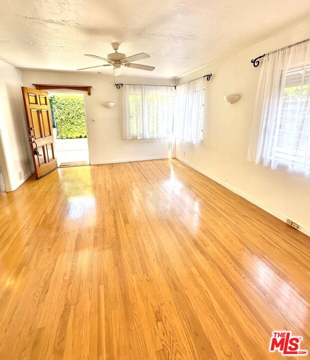 Foto del edificio - 9012 Phyllis Ave