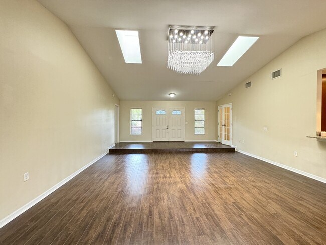 Building Photo - 5261 Abelia Dr