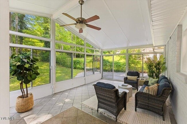 Foto del edificio - 1820 Brook Hollow Rd