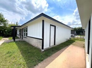 Building Photo - 4305 Phlox St