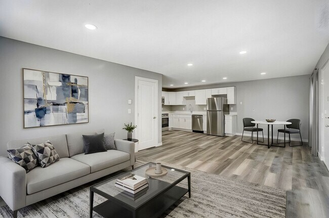 Interior Photo - Cascade Ridge