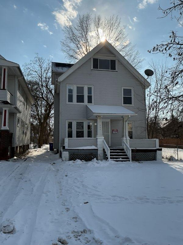 Foto del edificio - 9904 Manor Ave