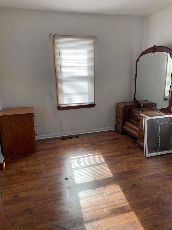 Building Photo - 504 Walden Ave