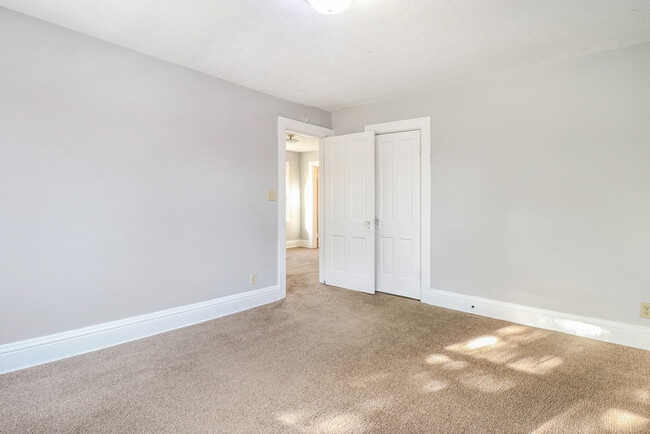 Foto del edificio - Coming Soon! Newly Renovated 4 BR!