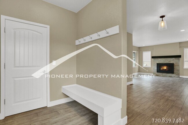 Building Photo - Modern Home in desirable Northgate Colorad...
