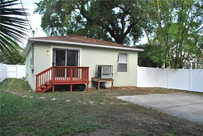 Building Photo - 2521 Highland St S