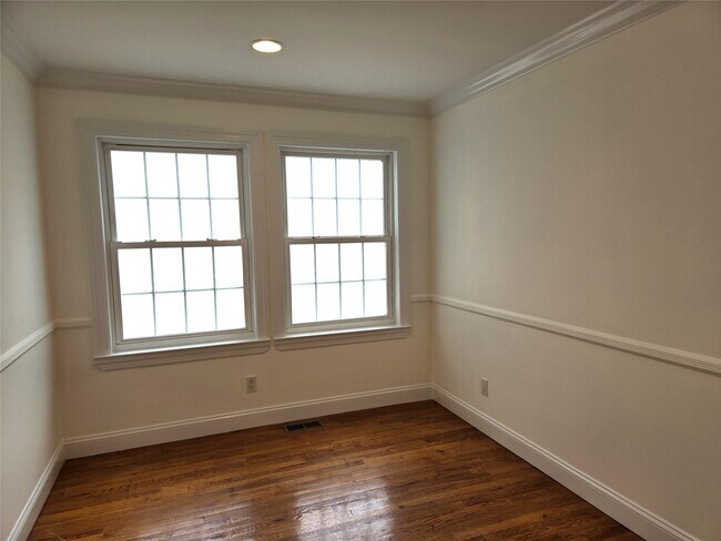 Foto del edificio - 63 Dunwood Rd