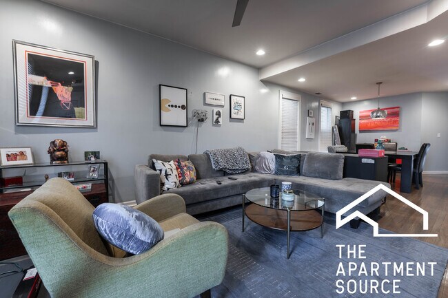 Foto del edificio - 2651 W Armitage Ave