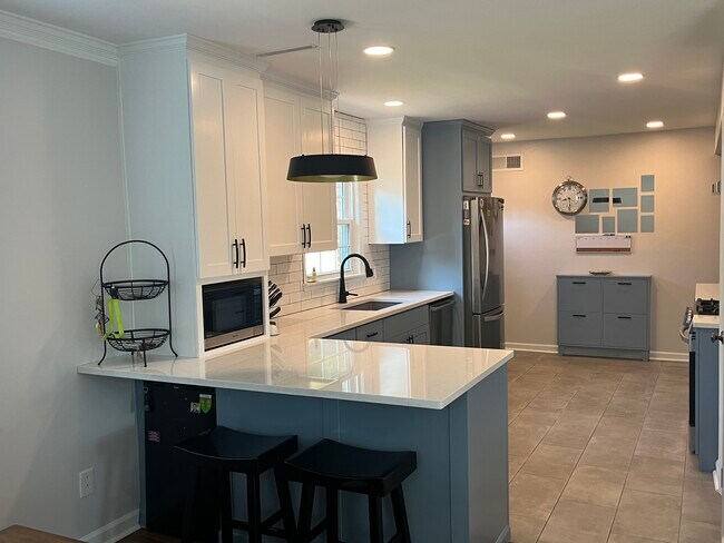 Foto del edificio - 5573 Normandy Rd