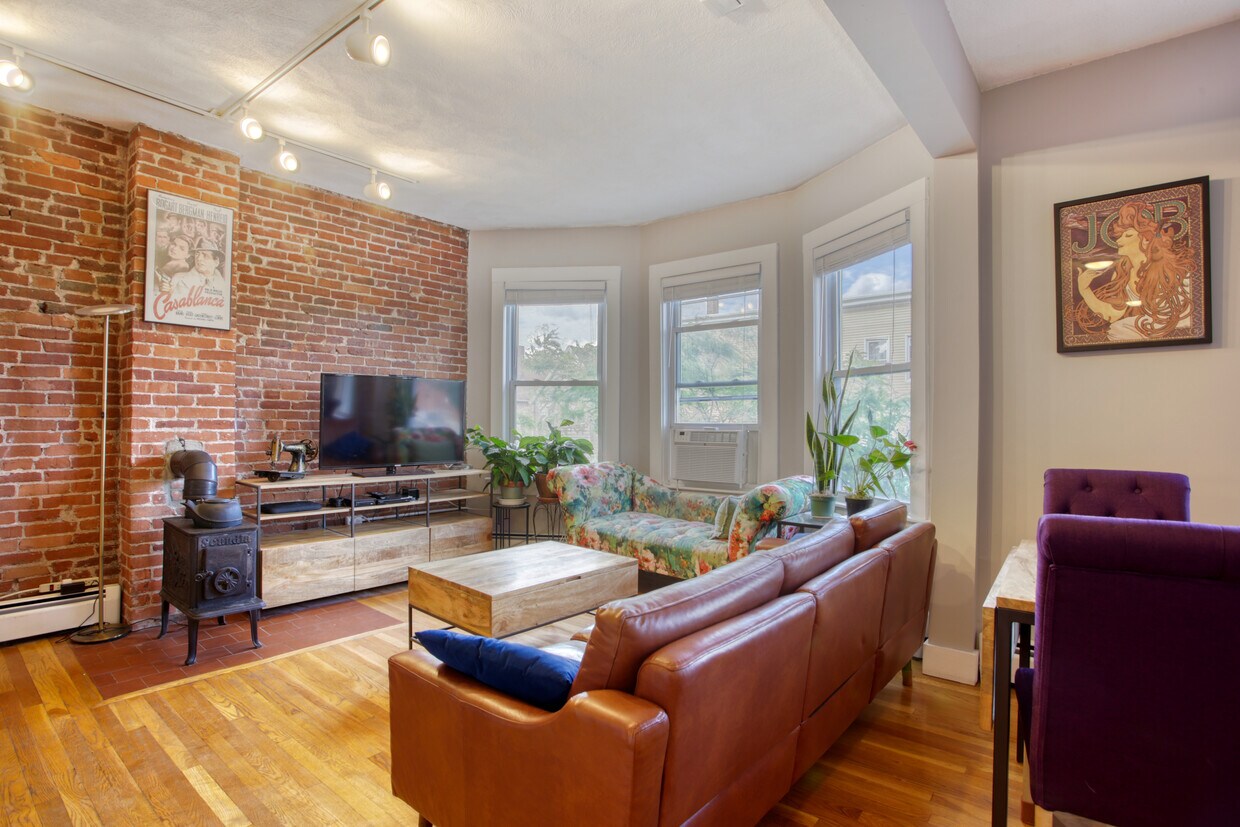 Primary Photo - 248 Hampshire St