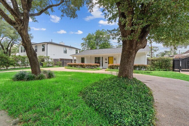 Building Photo - 1328 Bingle Rd