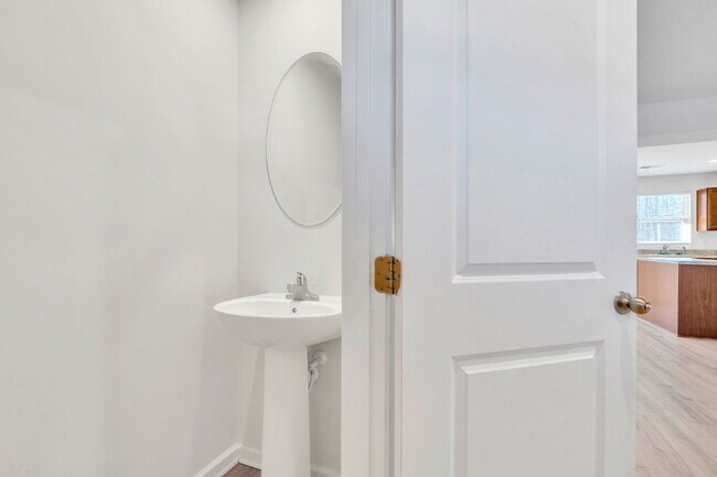 Foto del edificio - Modern 3BR, 2.5BA Townhouse in Walnut Hill Townes