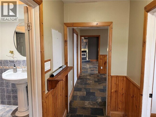 Photo du bâtiment - 1817 Regional Rd 97