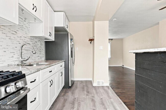 Foto del edificio - 379 Fairway Terrace
