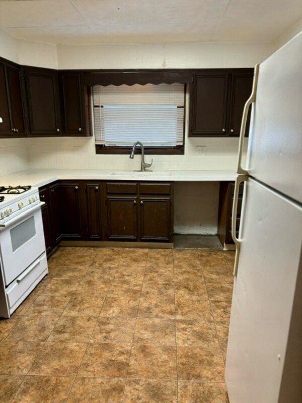 Foto del edificio - 3402 E 125th St