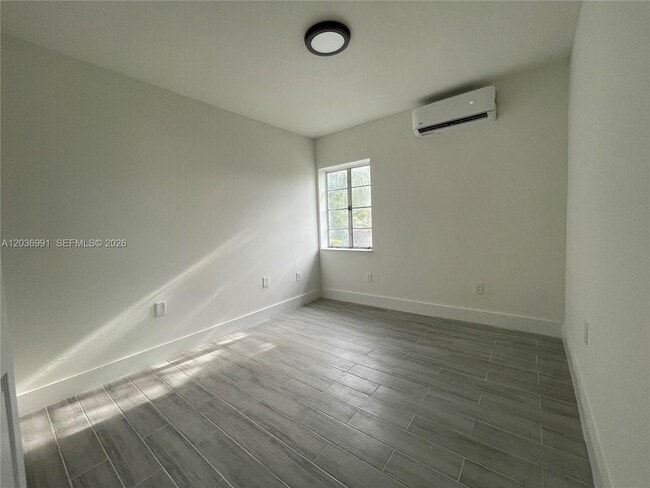 Building Photo - 455 NE 62nd St