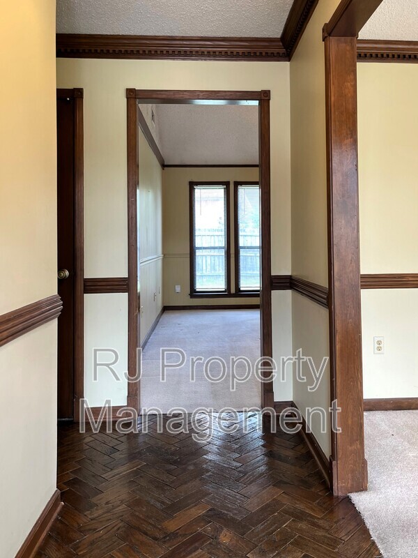 Photo - 421 Griffon Dr House