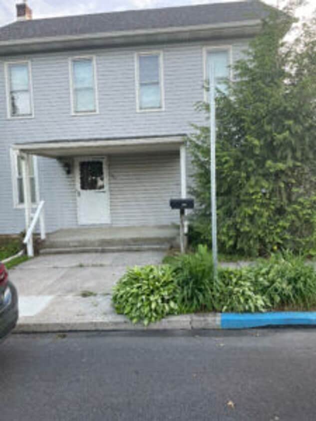 501 N Chestnut St Unit Apt 1, Palmyra, PA 17078 Room for Rent in