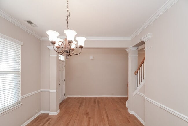 Foto del edificio - 648 Ashbrittle Dr