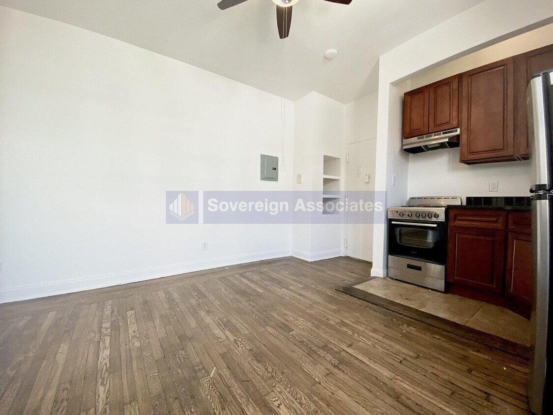 Primary Photo - 45 Tiemann Pl