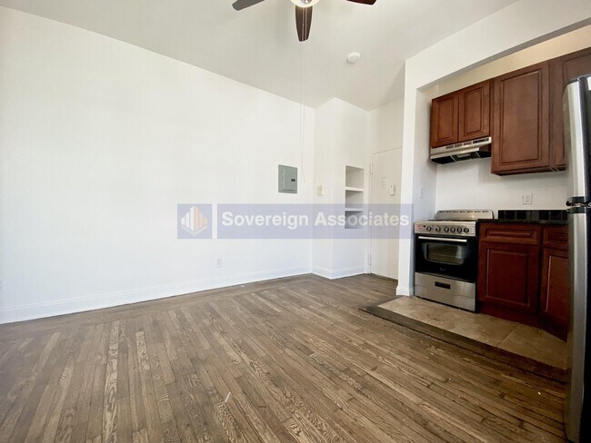 Building Photo - 45 Tiemann Pl